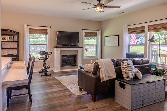 SM_RE-Hayes-Stewart Horseshoe Dr-05-2024-Kristin_Boyer_IMG-2438-HDR
