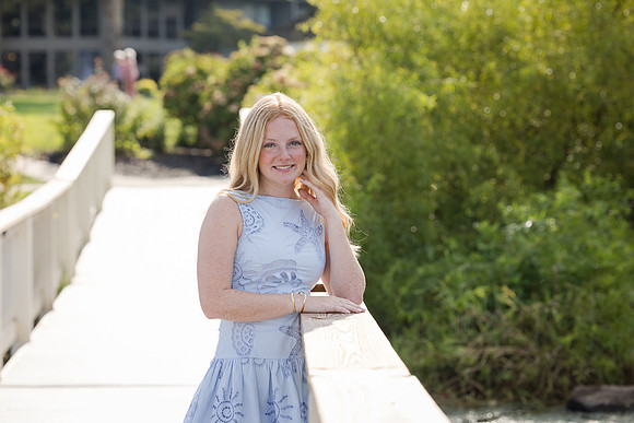 Senior photos in front of a barn in north georgia, Hiawassee